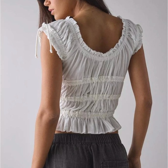 Kimchi Blue Remi Tie-Front Cropped Blouse from Artizia - Picture 4 of 8